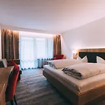Konukevi Flair Zum Hirsch 3*