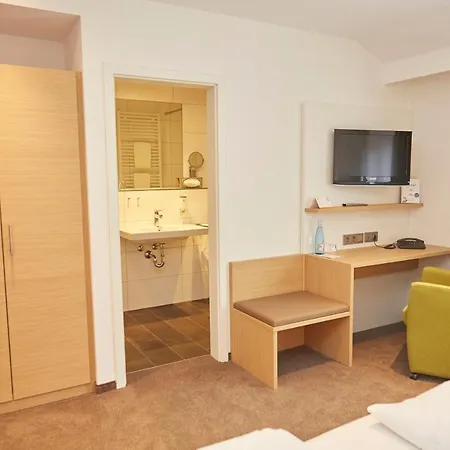 弗莱尔酒店-盖斯霍夫伦姆赫希 3* Hayingen