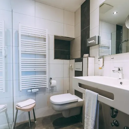 בית הארחה Flair Zum Hirsch 3*