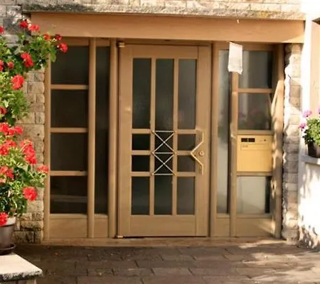 Flair Zum Hirsch בית הארחה 3*