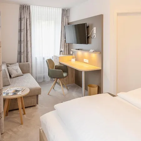 招待所 弗莱尔酒店-盖斯霍夫伦姆赫希 Hayingen