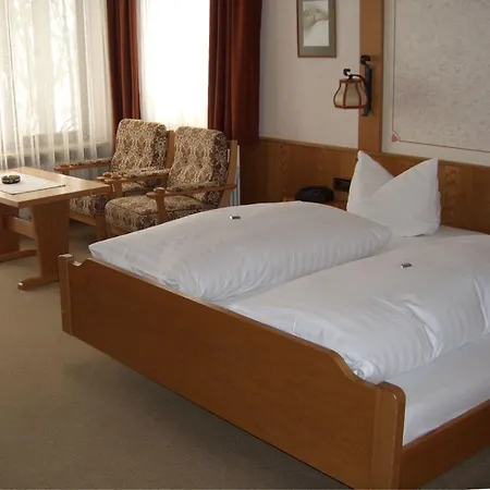 Flair Zum Hirsch בית הארחה