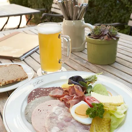 Flair Zum Hirsch Pensión 3*